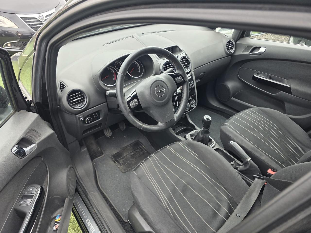 Opel Corsa 1.2 85CV 5 porte GPL euro 5. 2012