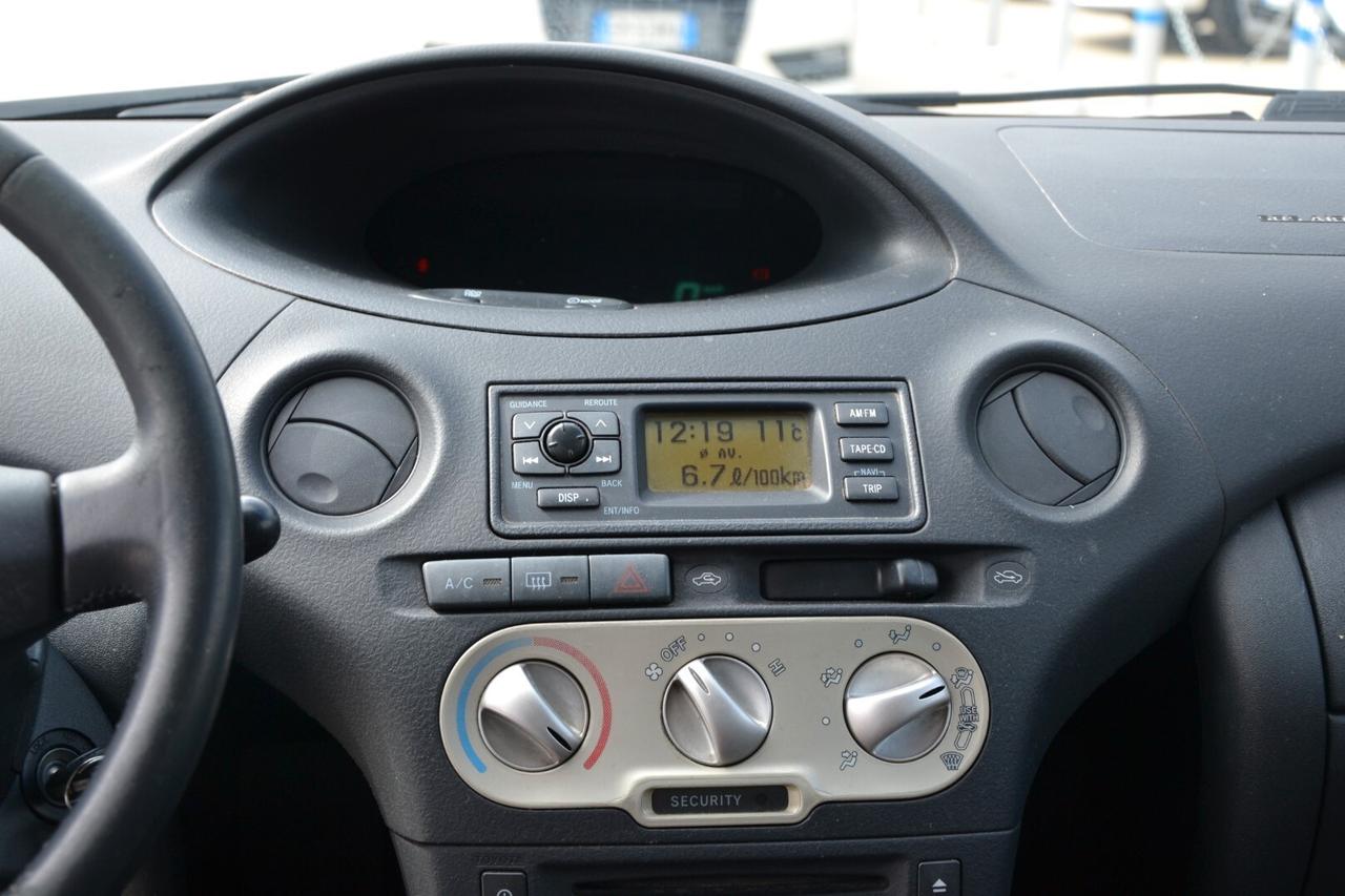 Toyota Yaris 1.0i 16V cat 5 porte Sol