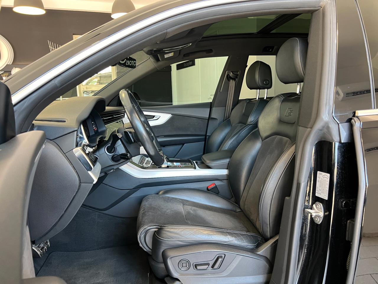 Audi Q8 45 TDI S LINE TETTO-FULL-BLACK