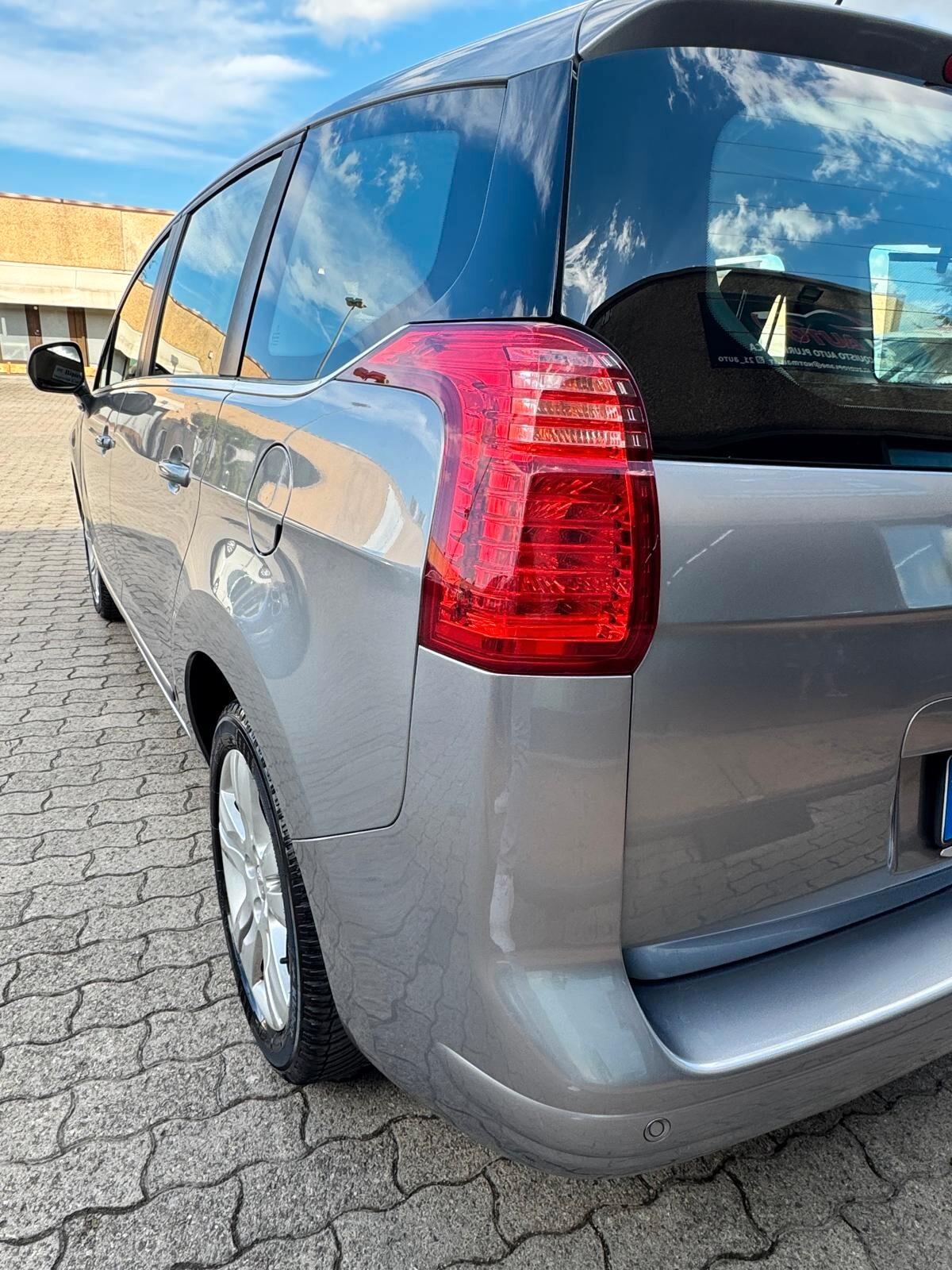 Peugeot 5008 1.6 HDi 115CV Allure