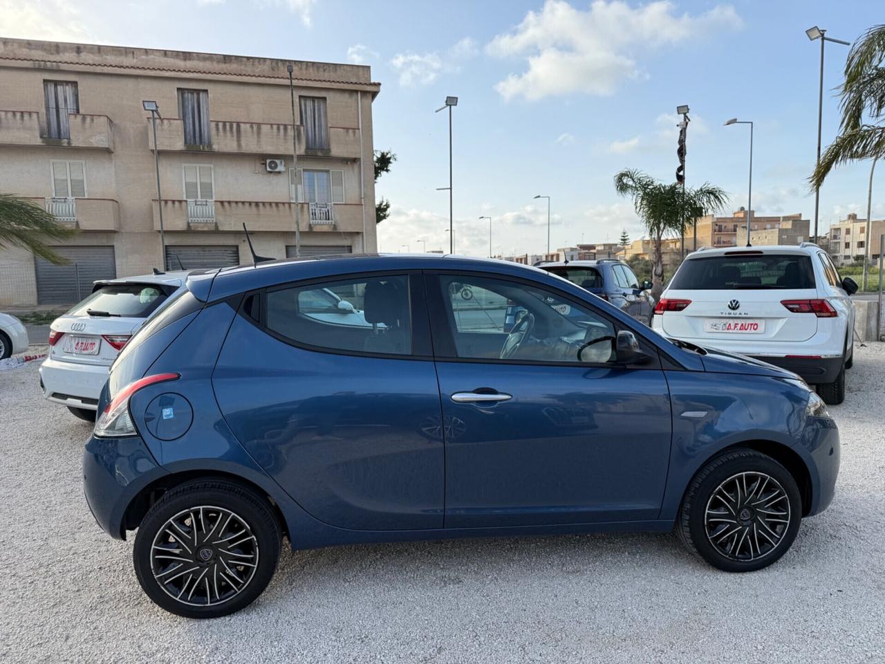 Lancia Ypsilon 1.0 FireFly 5 porte S&S Hybryd Gold