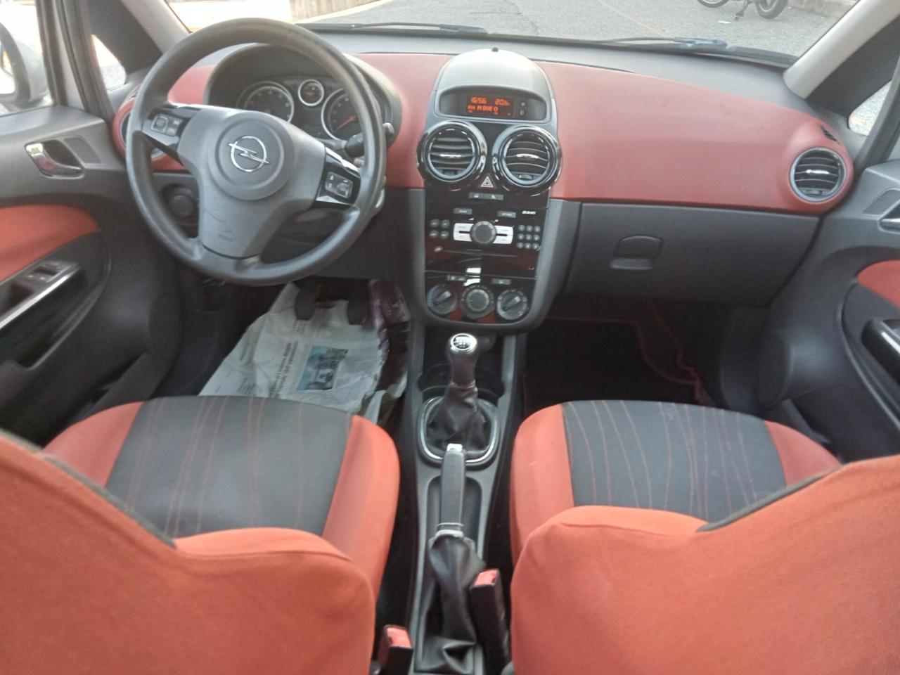 Opel Corsa 1.2 5 porte Club 2010