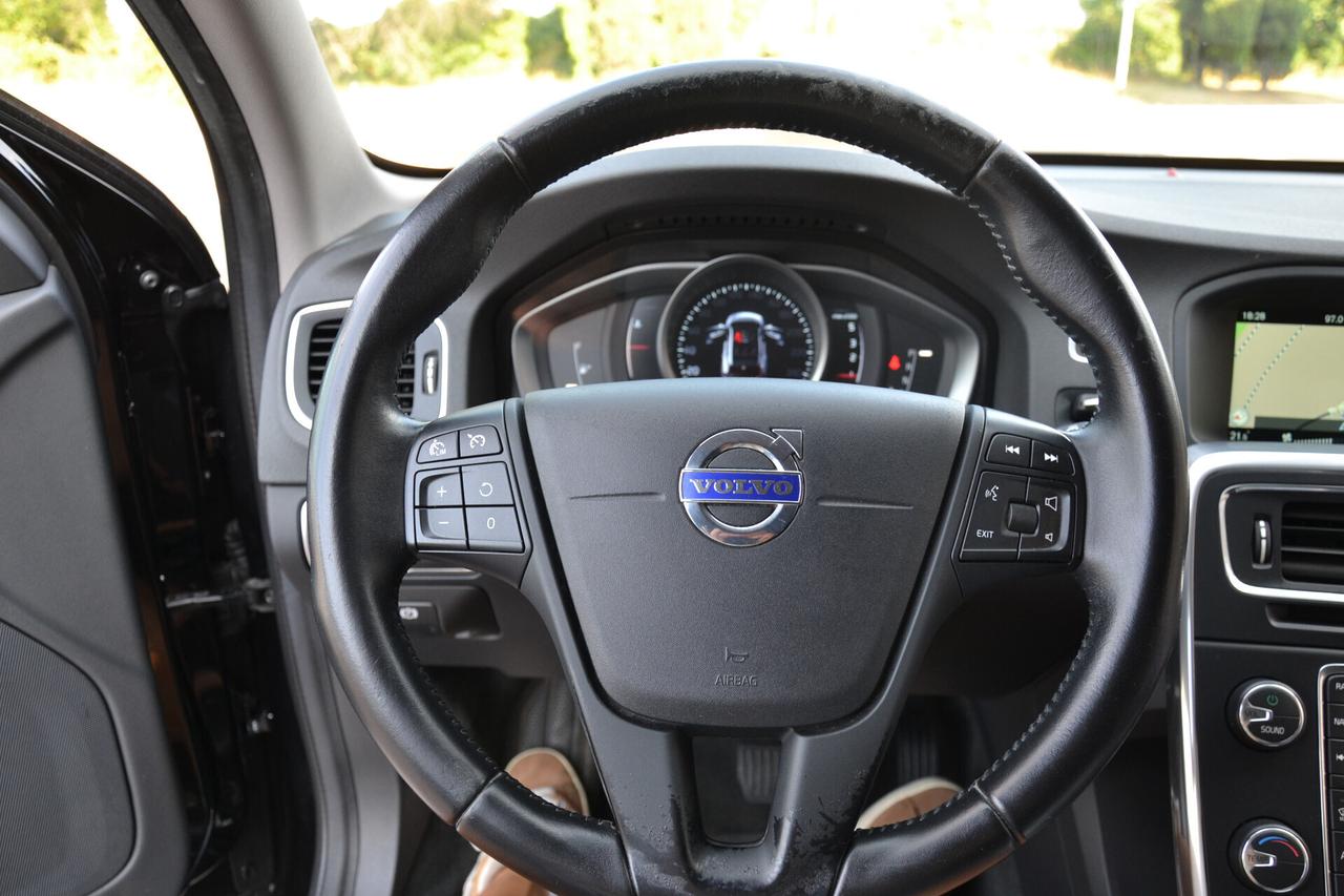 Volvo V60 Cross Country 2.0 D3 150CV AUTO. MOMENTUM **PREZZO VERO**UNIPRO'