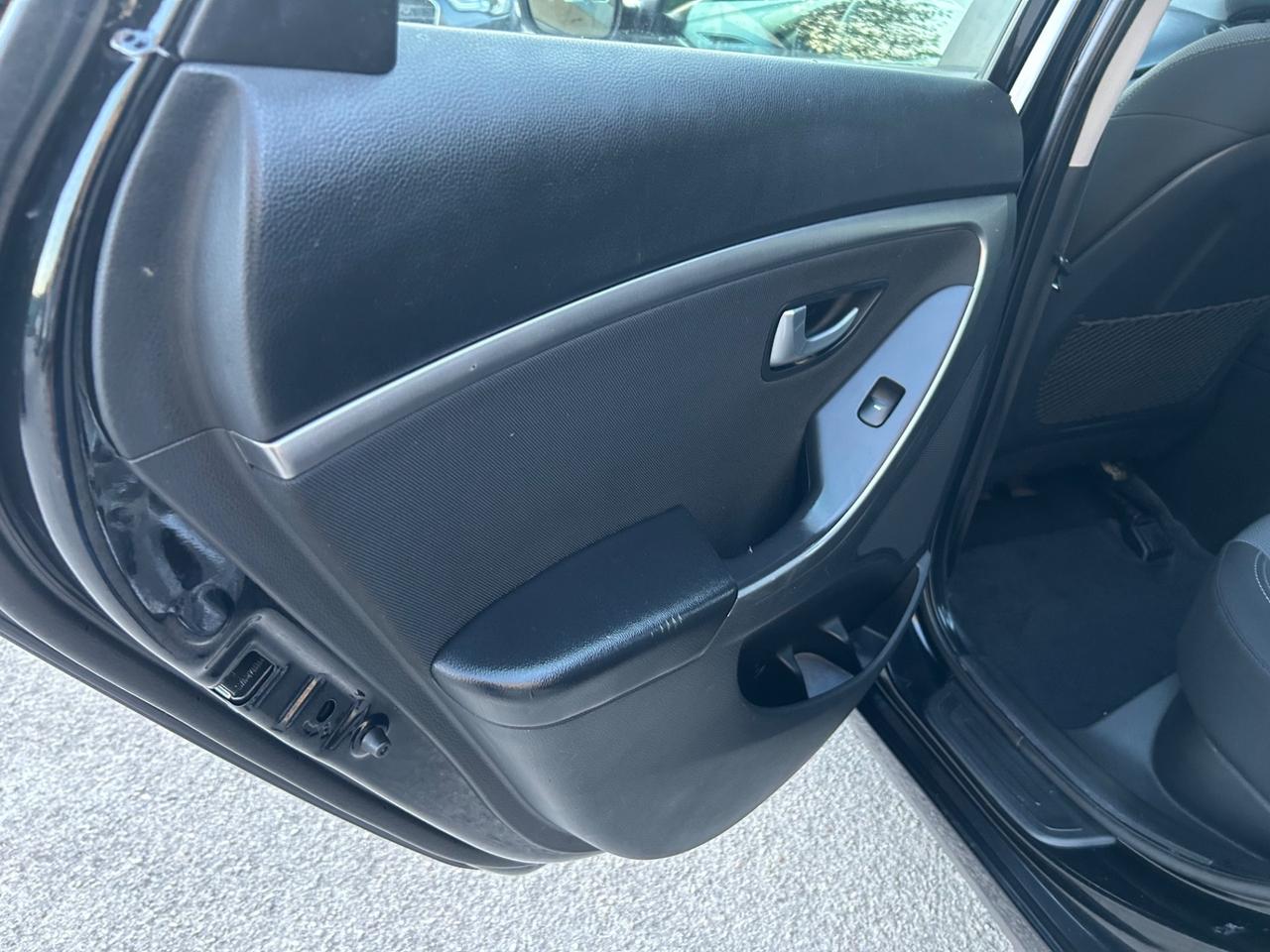 Hyundai i30 1.6 CRDi 5p. 150000km