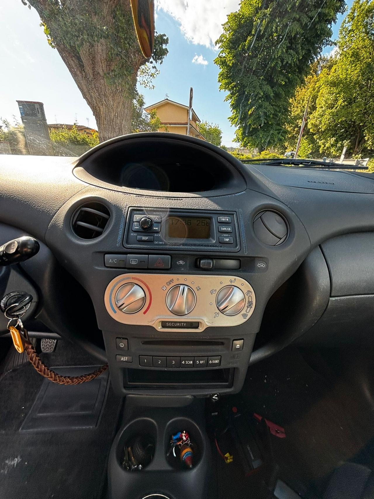 Toyota Yaris 1.0i 16V cat 3 porte Sol