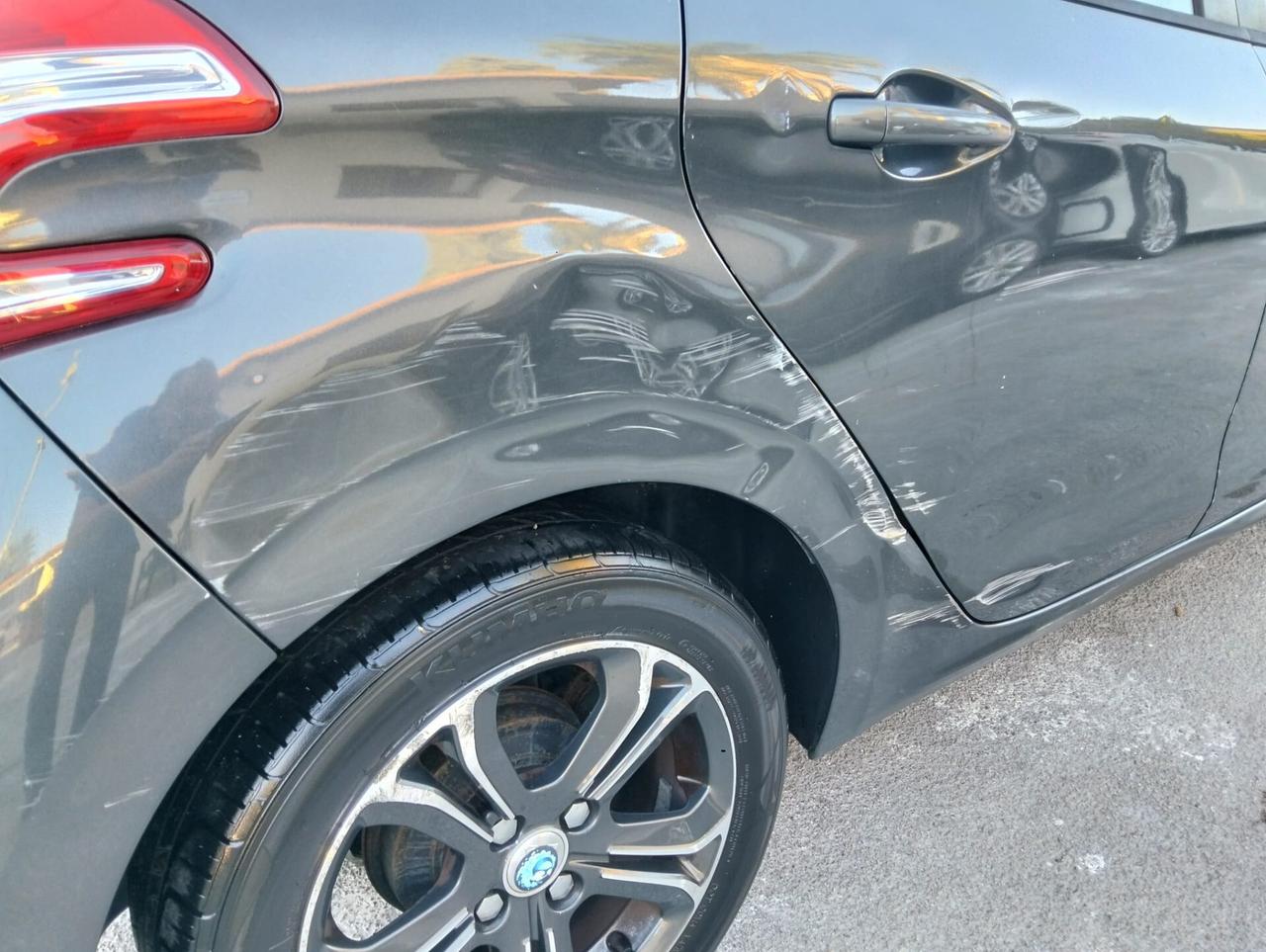 Peugeot 208 1.4 HDi 68 CV 5 porte Allure 2015
