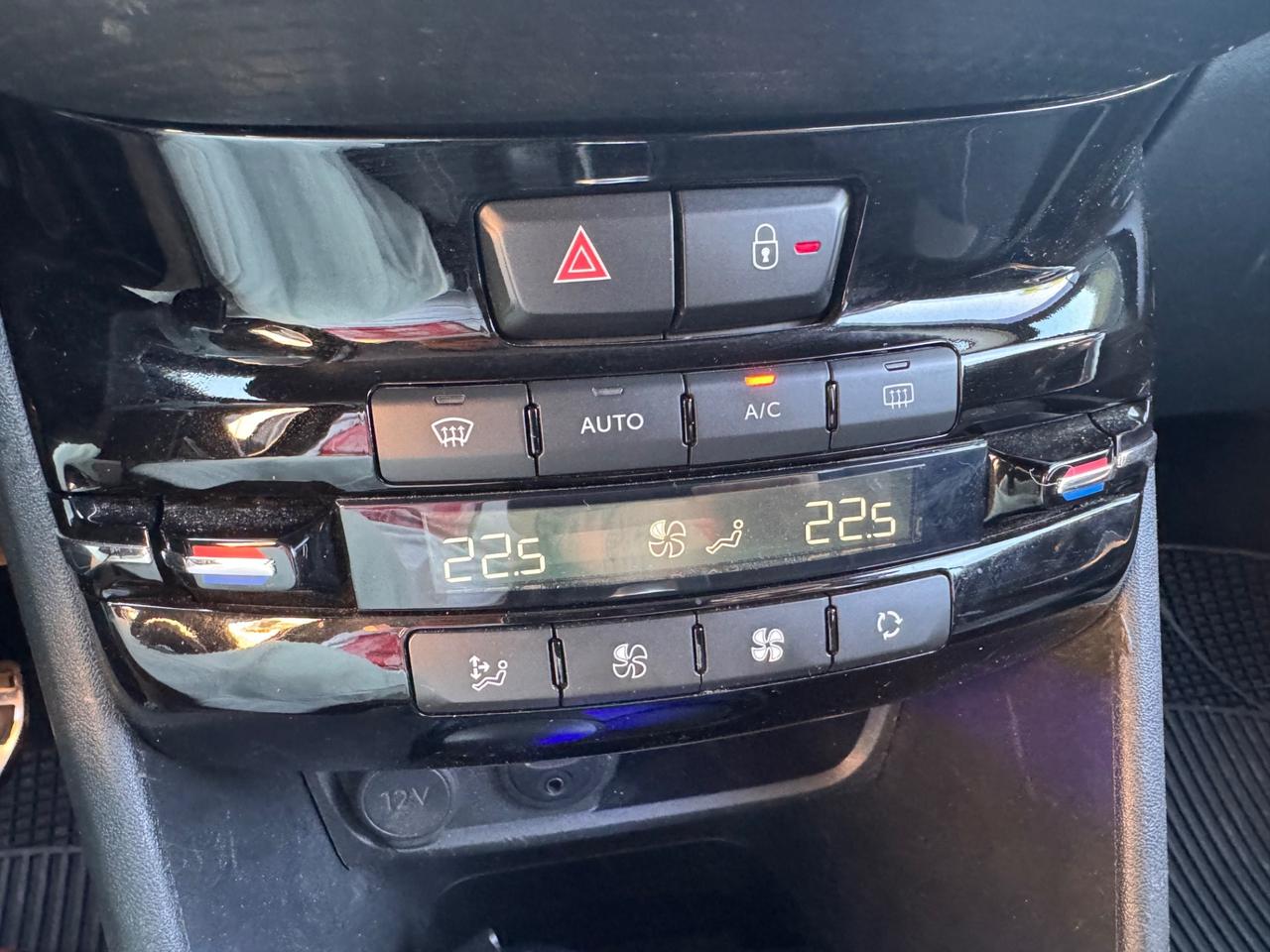 Peugeot 2008 1.6 d, euro 6b, anno 2018! Unico proprietario