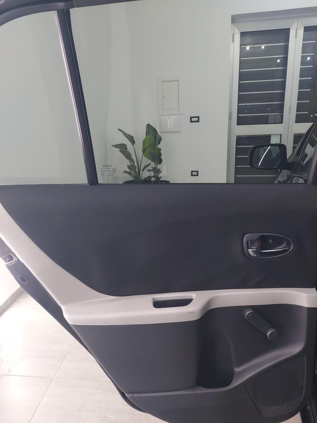 Toyota Yaris 1.3 5 porte M-MT Sol 2009