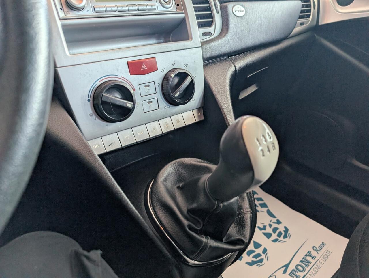 Lancia Ypsilon 1.3 MJT 75 CV