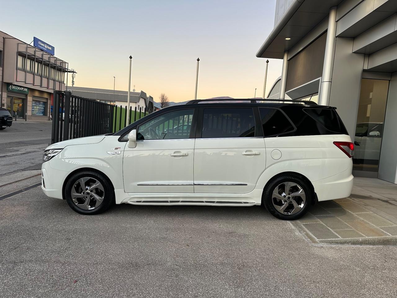 Ssangyong Rodius 2.2 Diesel 4WD A/T Classy Pelle Smart Audio