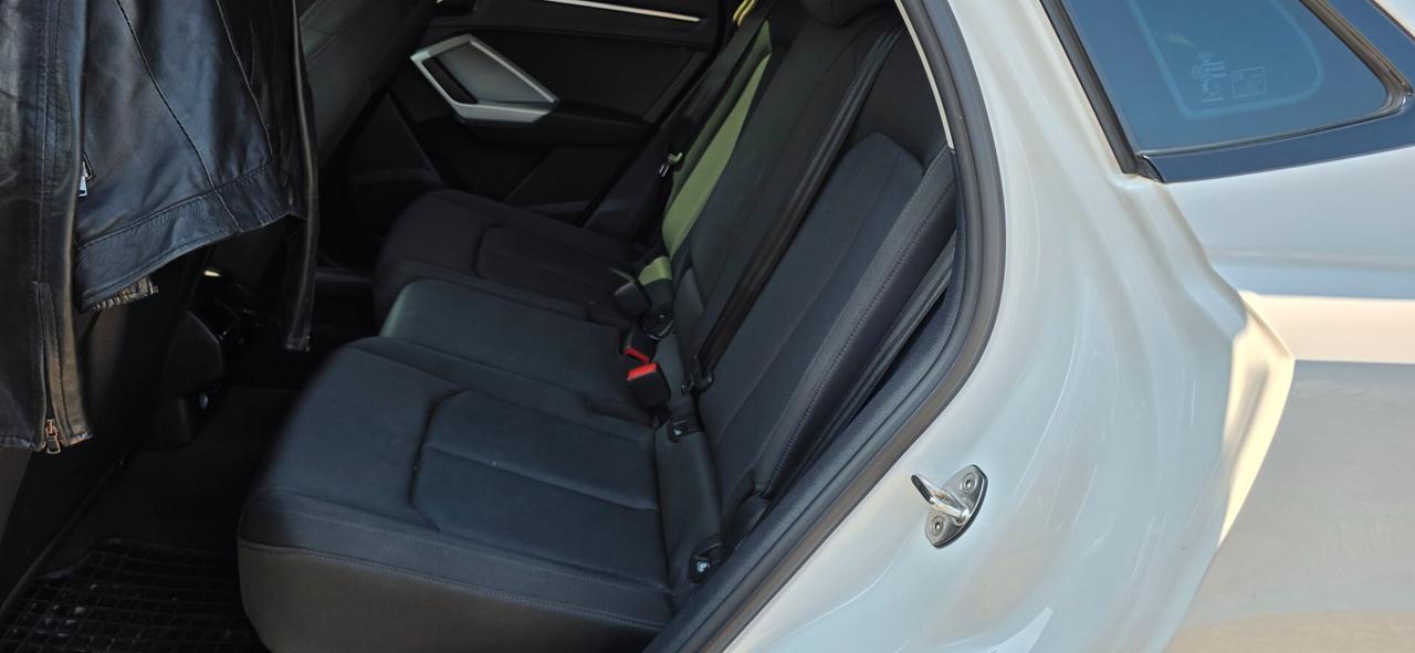 Audi Q3 35 TFSI Business Advanced