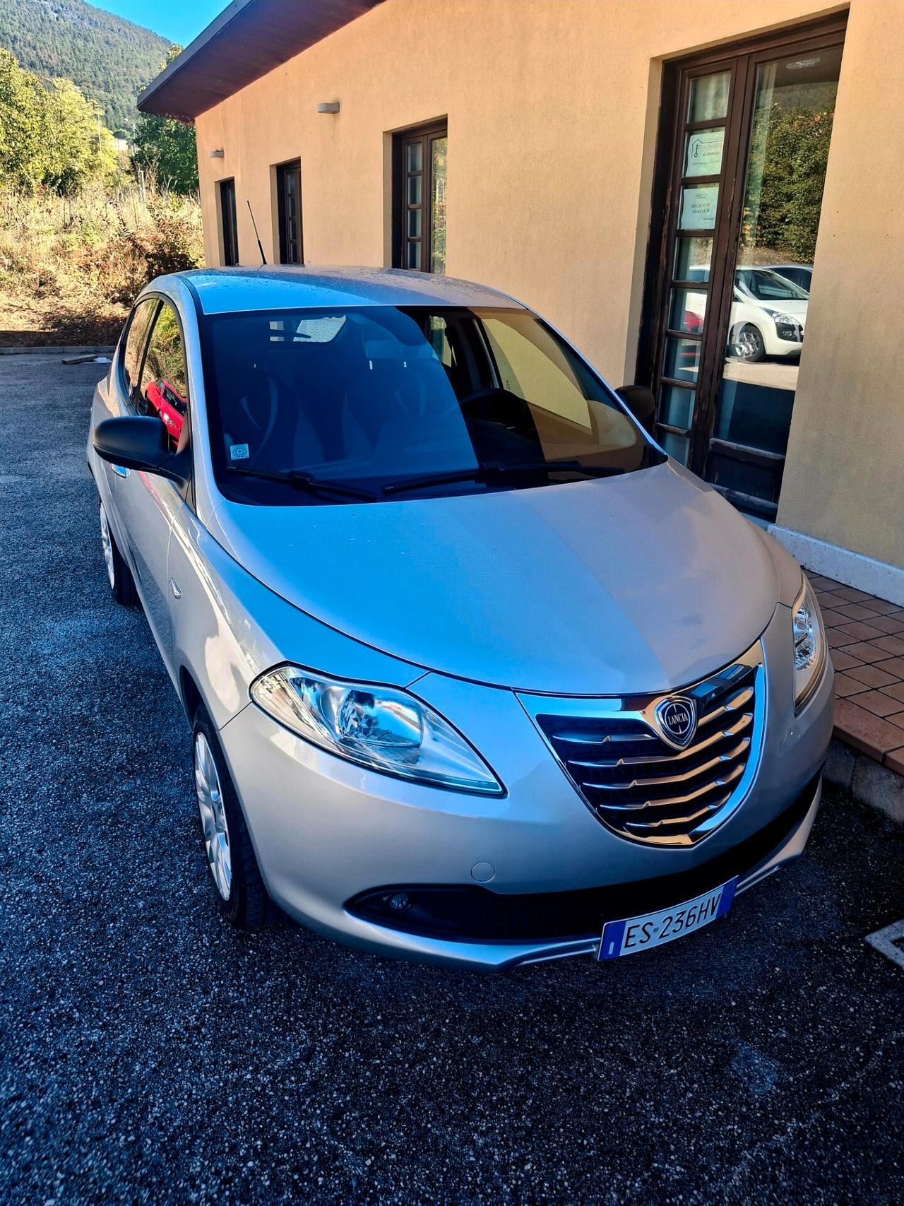 Lancia Ypsilon 0.9 TwinAir 85 CV 5 porte Metano Ecochic Gold
