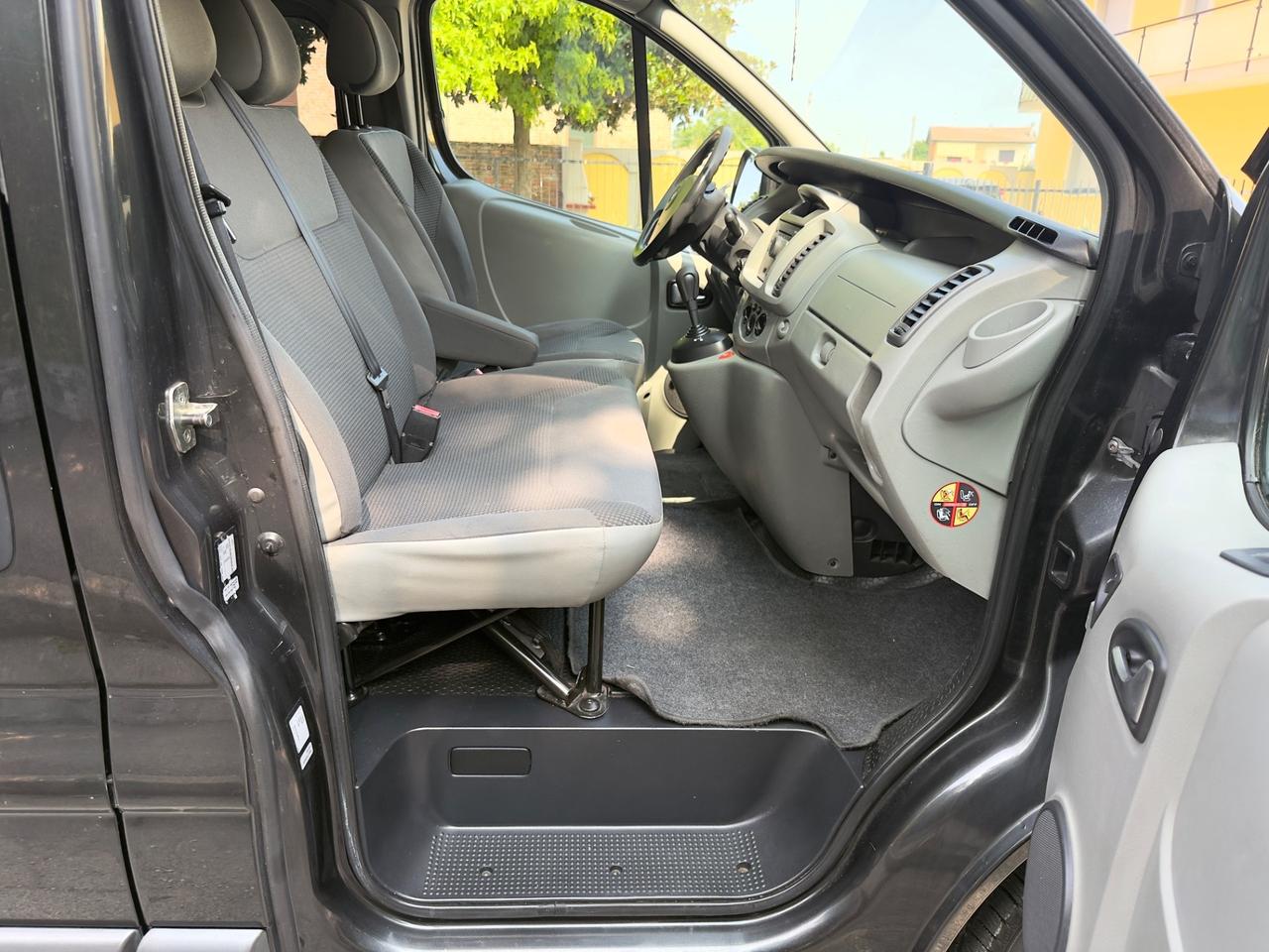 Opel Vivaro 27 2.5 CDTI PC-TN Combi Semivetrato