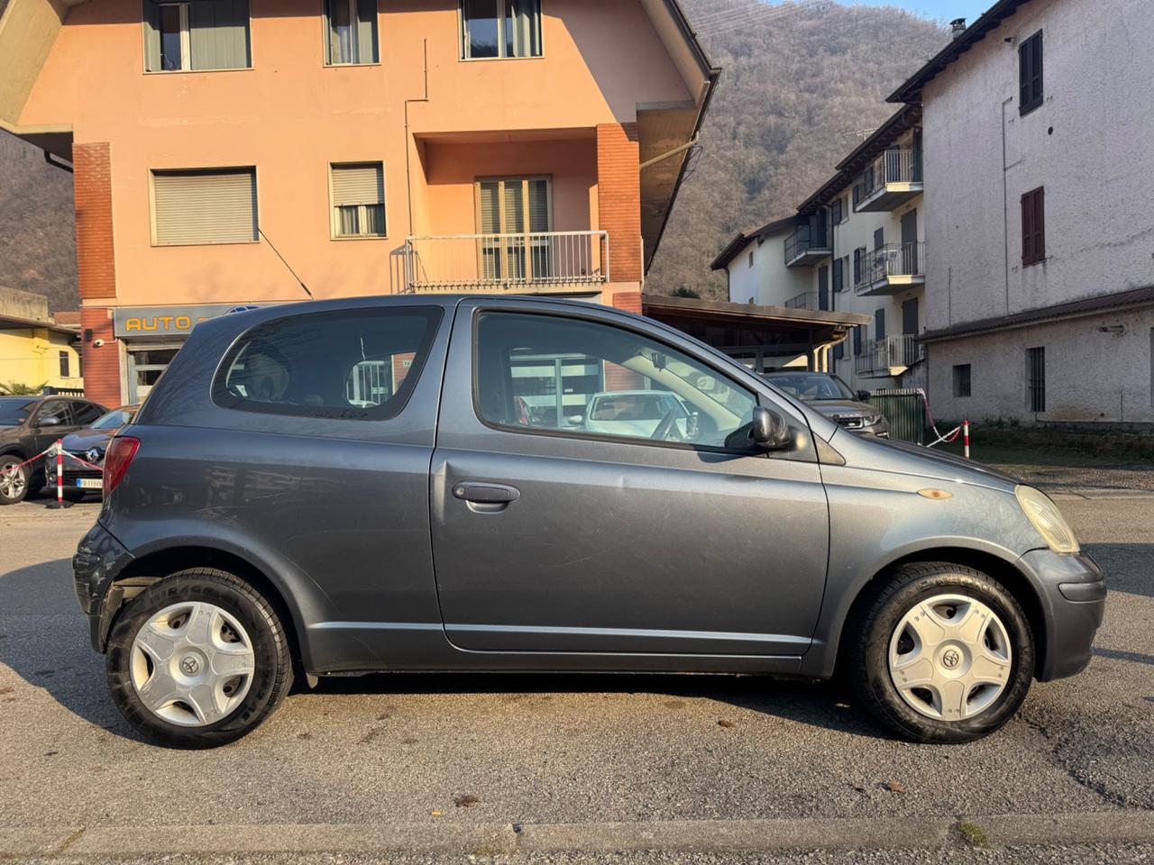 Toyota Yaris 1.0 3 porte Sol - FRIZIONE NUOVA - GOMME NUOVE 4ST. - OK NEOPATENTATI