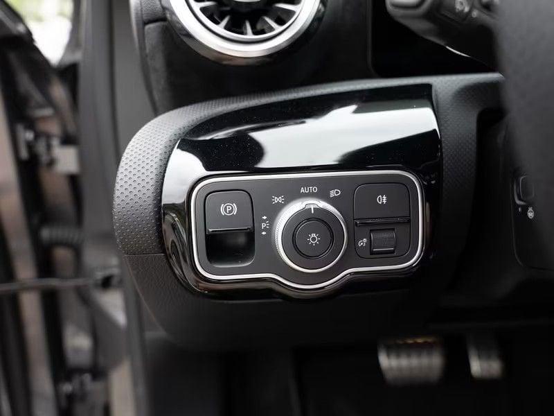 Mercedes-Benz Classe A A 180 AMG Line Advanced Camera 18" Winter Pack