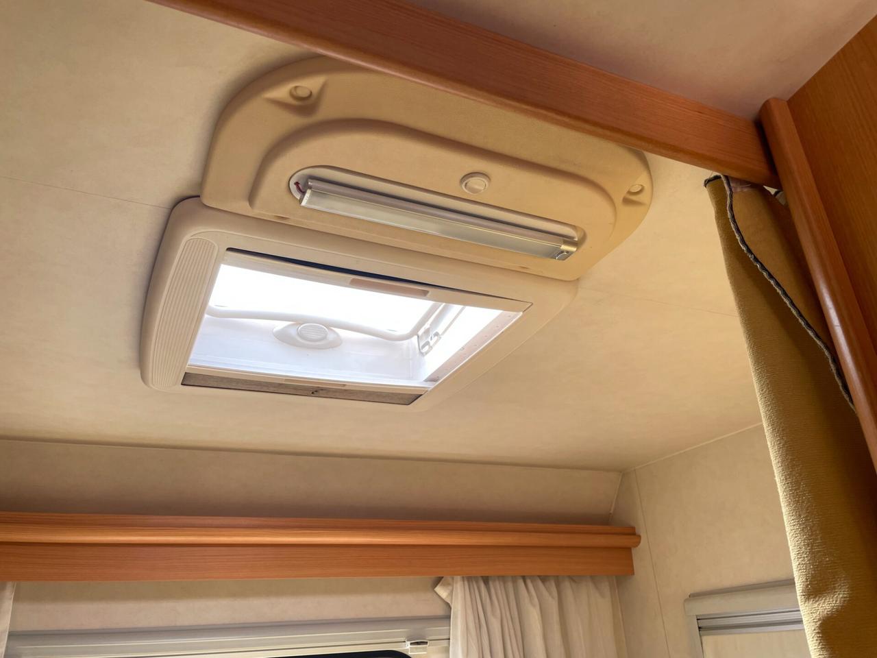 Ford Autocaravan mansardato Rimor Katamarano 5 - 6 posti letto