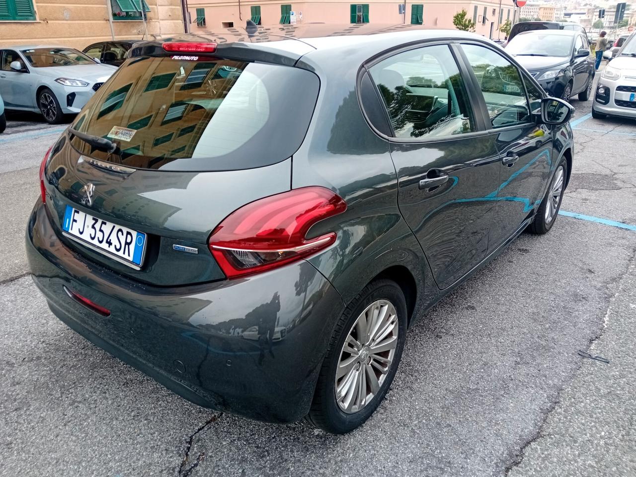 Peugeot 208 PureTech 82 5 porte Allure