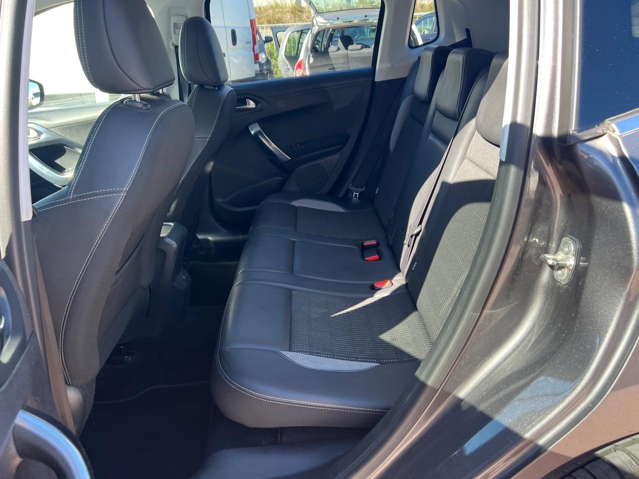 Peugeot 2008 BlueHDi 120 S&S Allure