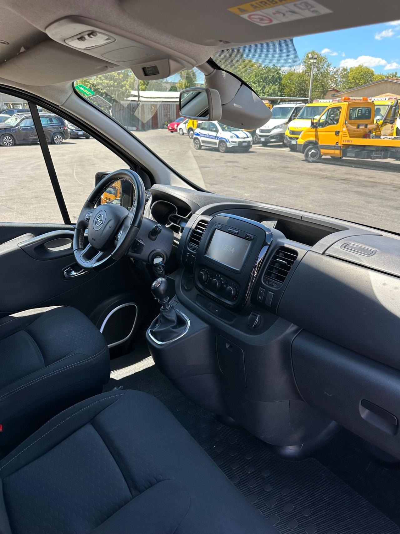 Opel Vivaro 9 posti Passo lungo