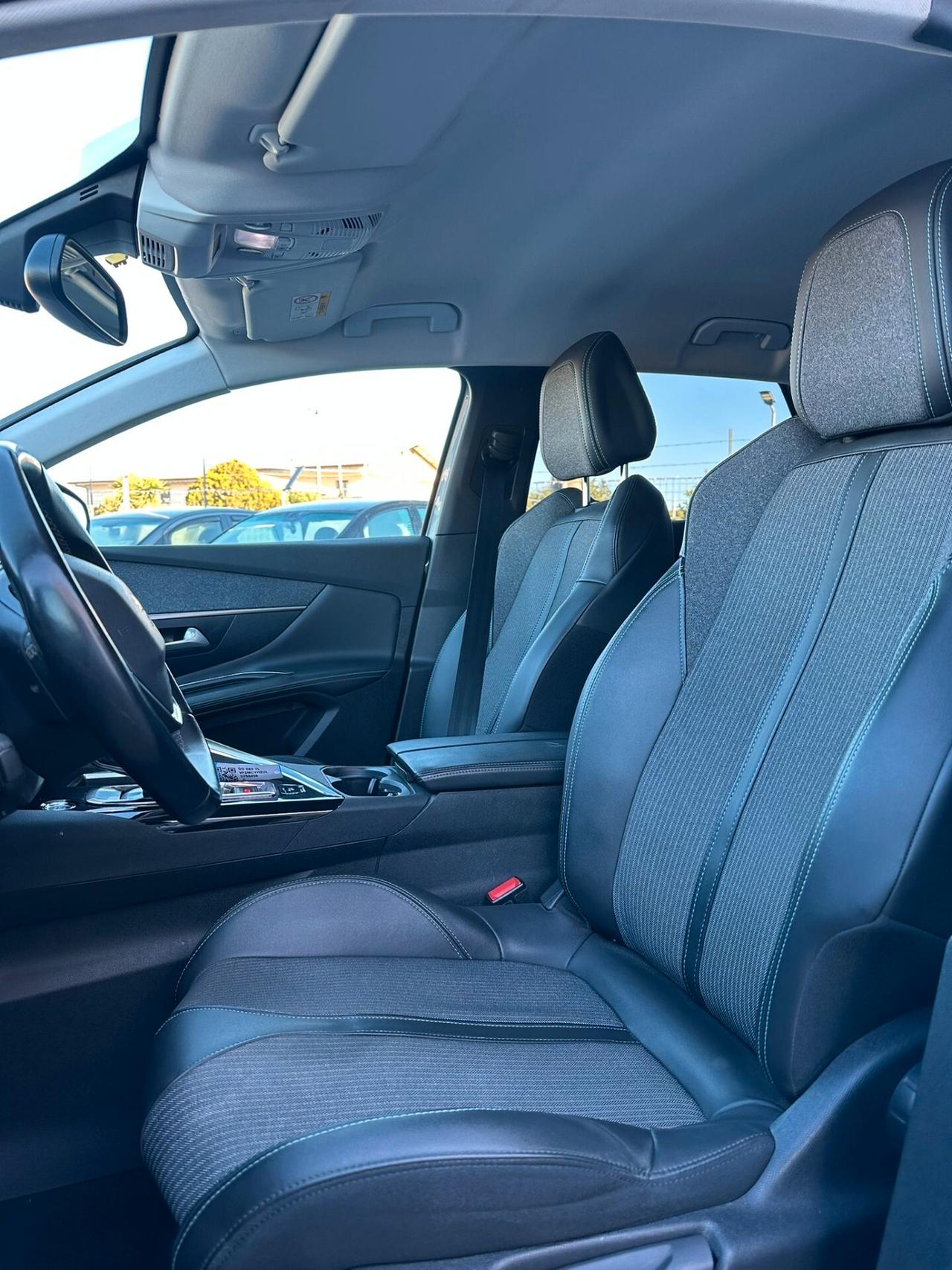 Peugeot 3008 BlueHDi 130 S&S EAT8 Allure