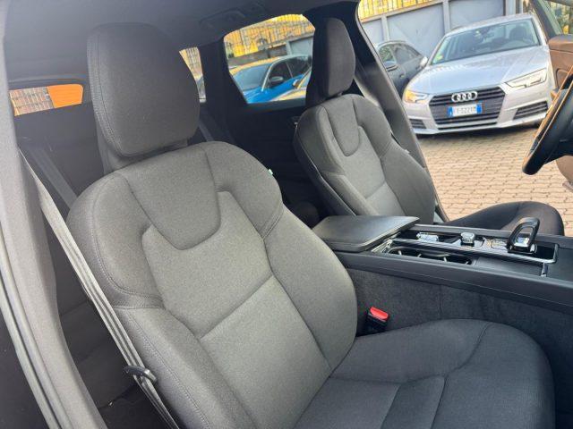 VOLVO XC60 B4(d) 197CV AUT. Mom.Core (AUTOCARRO N1)