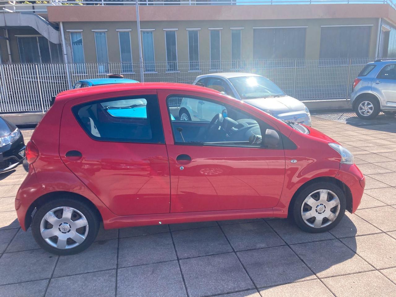 Toyota Aygo 1.0 12V VVT-i 5 porte Sol