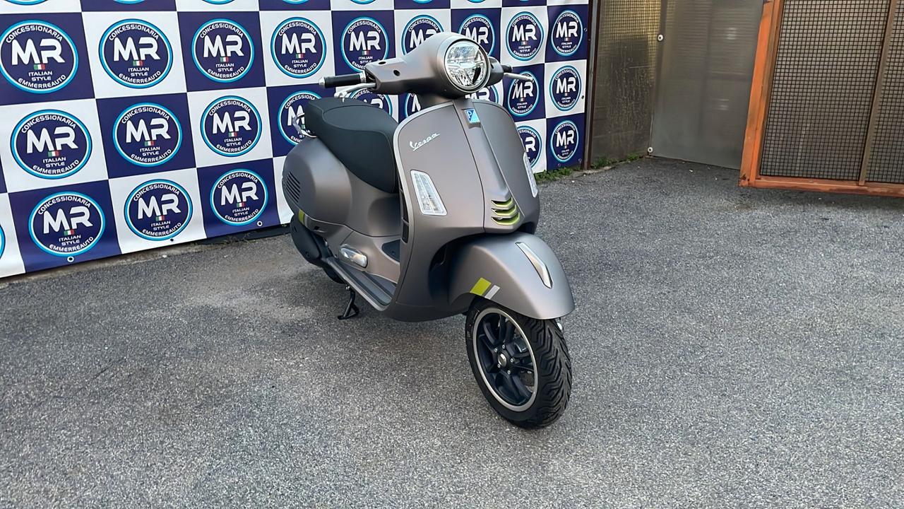 Piaggio Vespa 300 GTS Super Tech