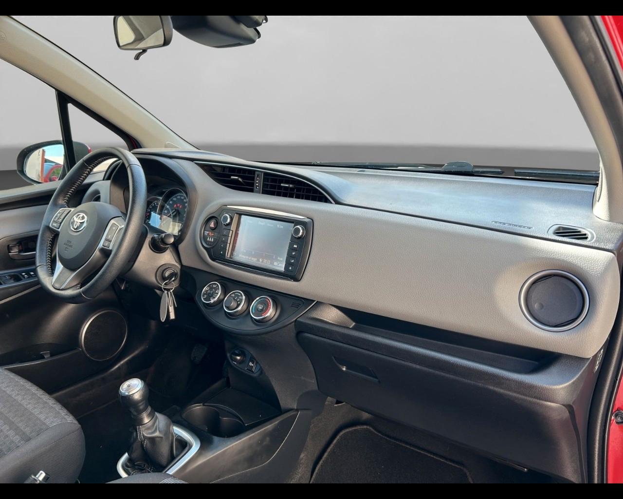TOYOTA Yaris III 2015 - Yaris 5p 1.0 Lounge
