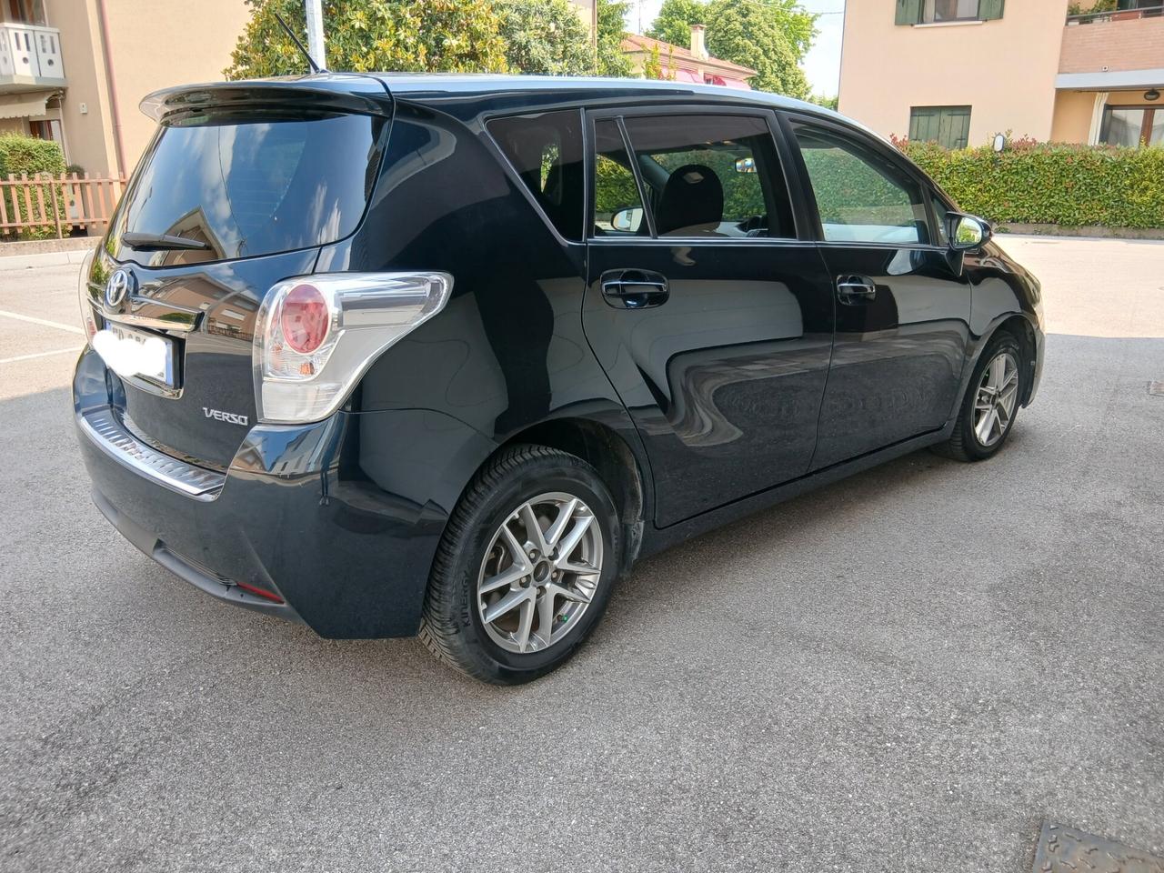 Toyota Verso 1.6 D-4D Business tua a € 185 mese