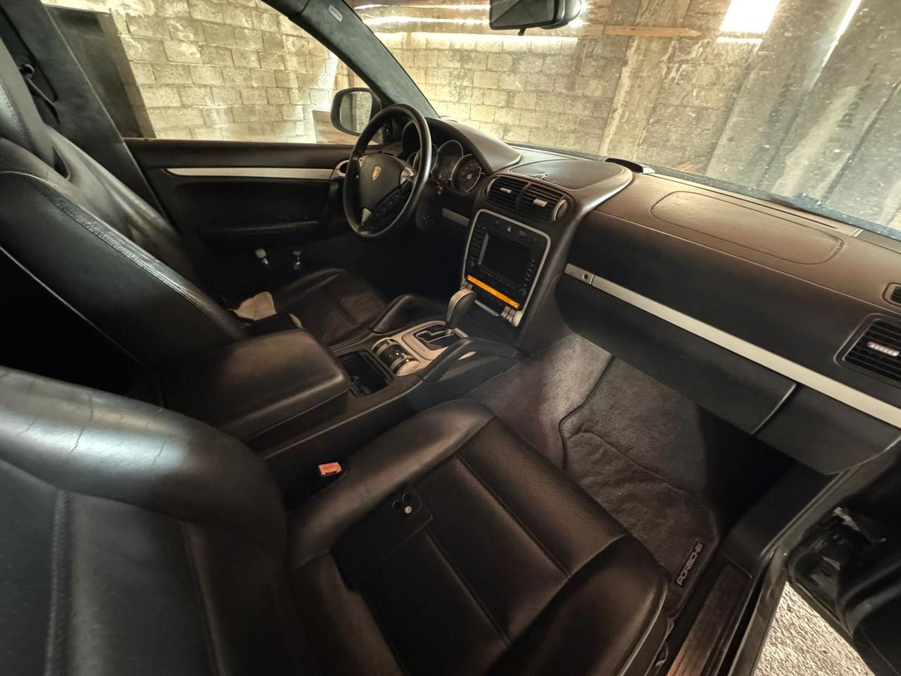 PORSCHE CAYENNE TURBO PRIMA SERIE-500 CV
