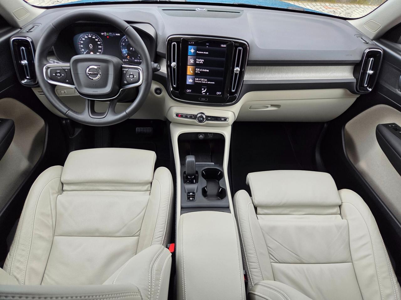Volvo XC40 T2 automatico Core 129cv