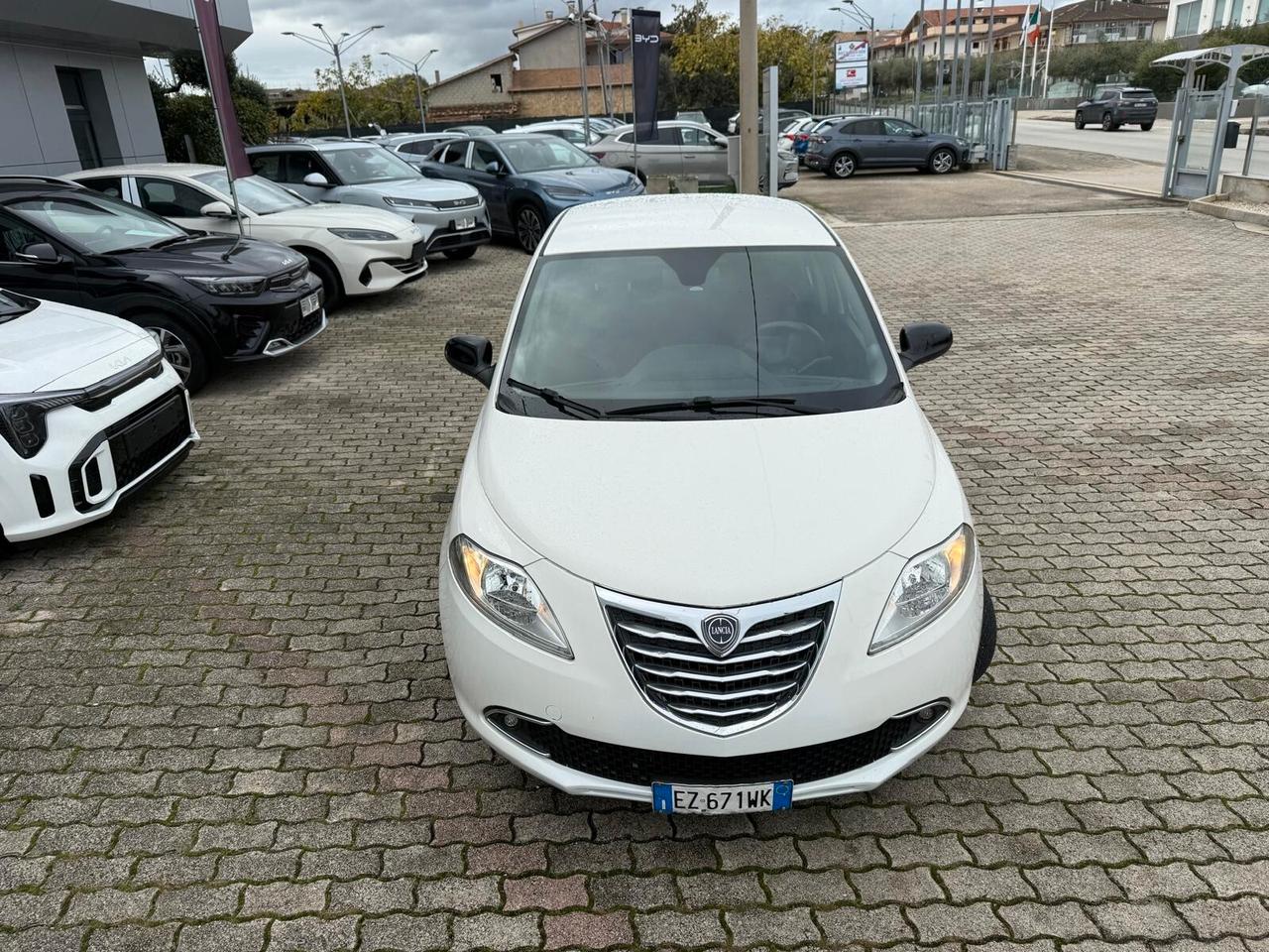 Lancia Ypsilon 1.2 69 CV 5 porte Gold