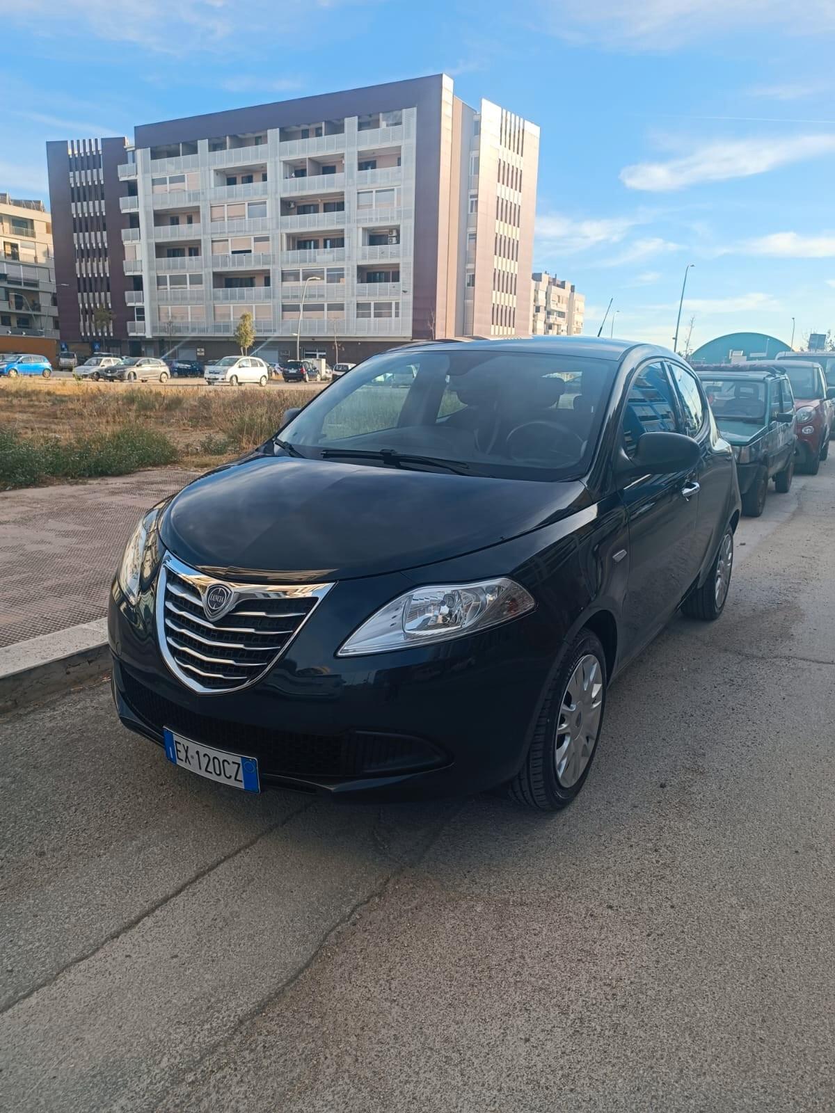 Lancia Ypsilon 1.2 69 CV 5 porte Silver