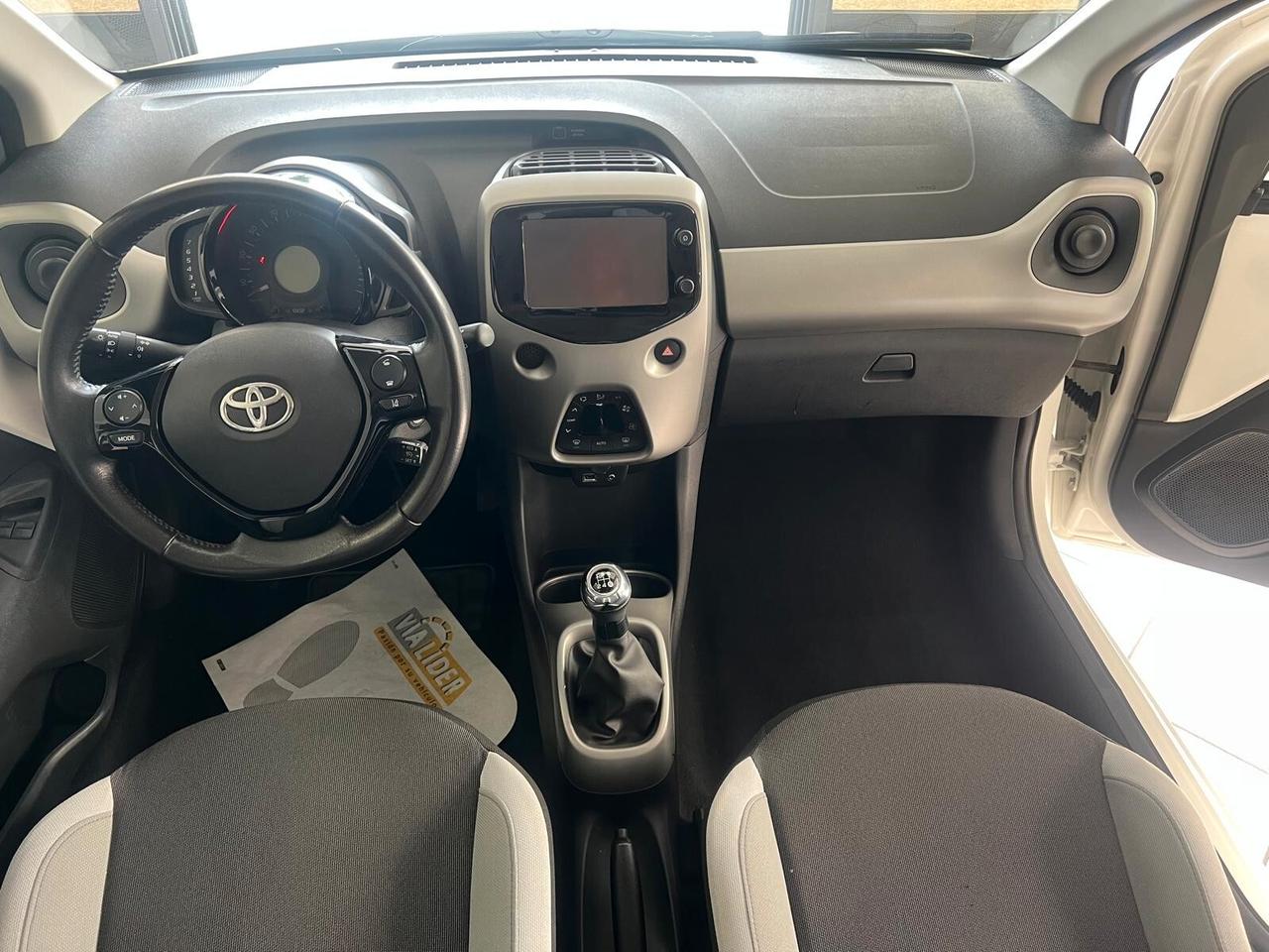 Toyota Aygo 1.0 VVT-i 69 CV 5 porte x-cool TSS