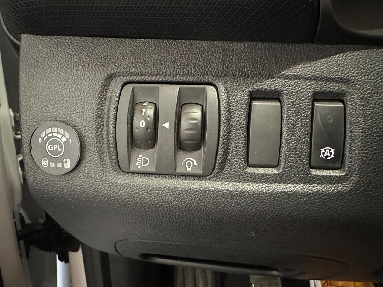 Renault Clio TCe 12V 90 CV GPL 5 porte Moschino Zen