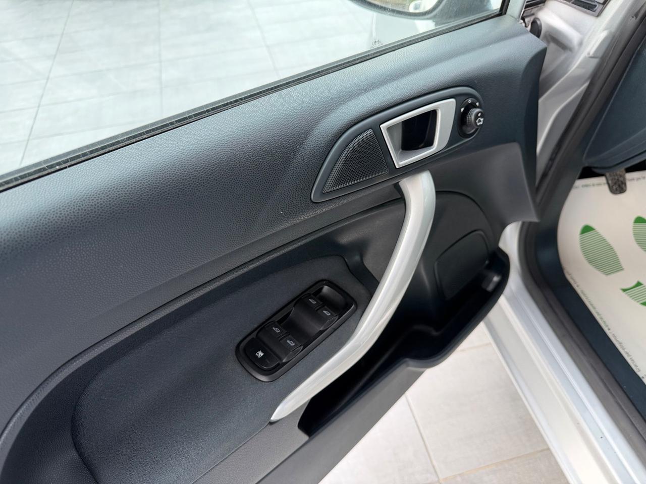 Ford Fiesta 1.4 TDCi 70CV 5 porte Titanium