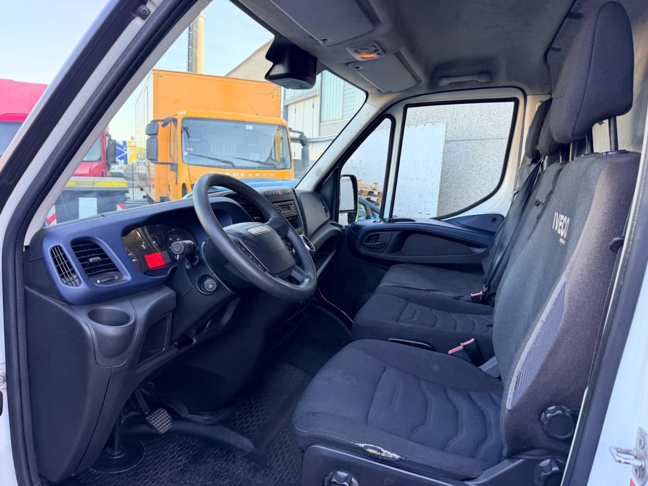 Iveco Daily 35-180 Hi matic L2H2 2018