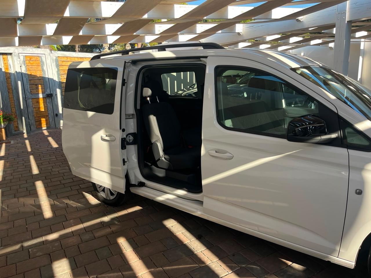 Volkswagen Caddy 2.0 TDI 102 CV Space Maxi 7 POSTI