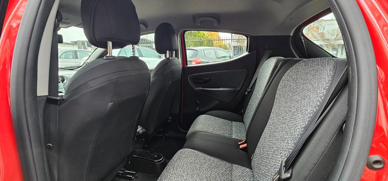 Lancia Ypsilon 1.0 benzina Hybrid