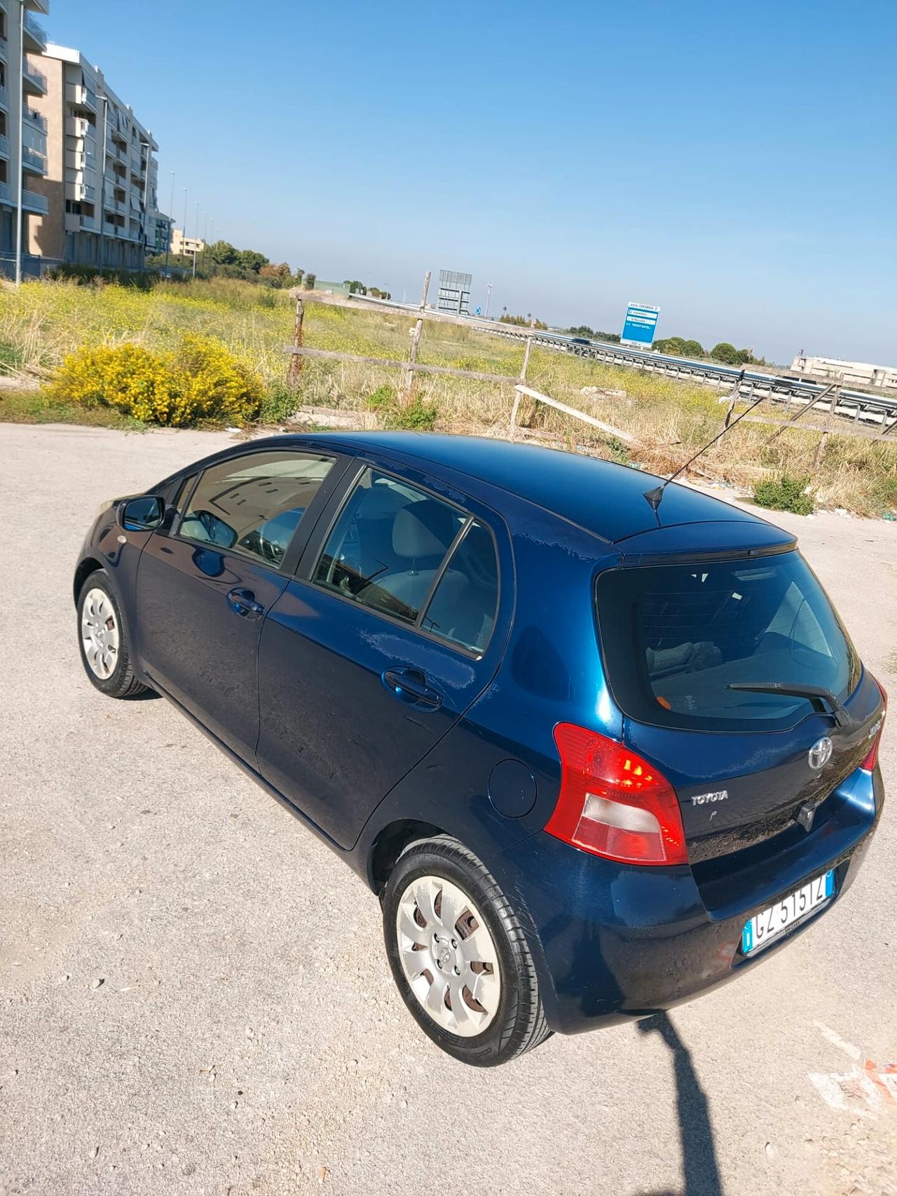 Toyota Yaris 1.0 5 porte Sol