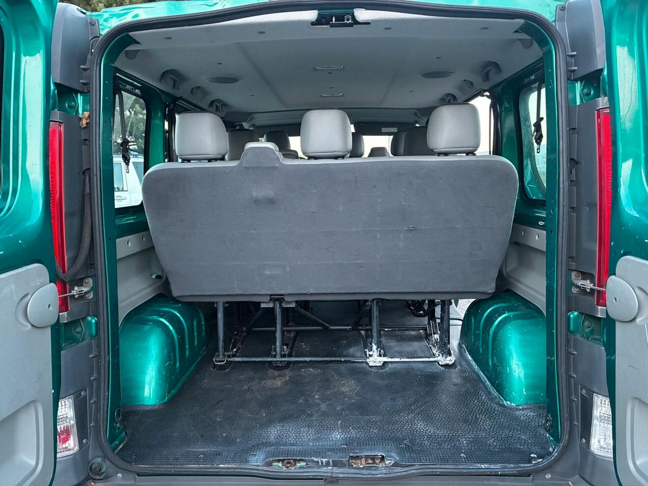 OPEL VIVARO 9 POSTI 2.0 DCi 115CV 6M + GANCIO + DOPPIA PORTA LATERALE
