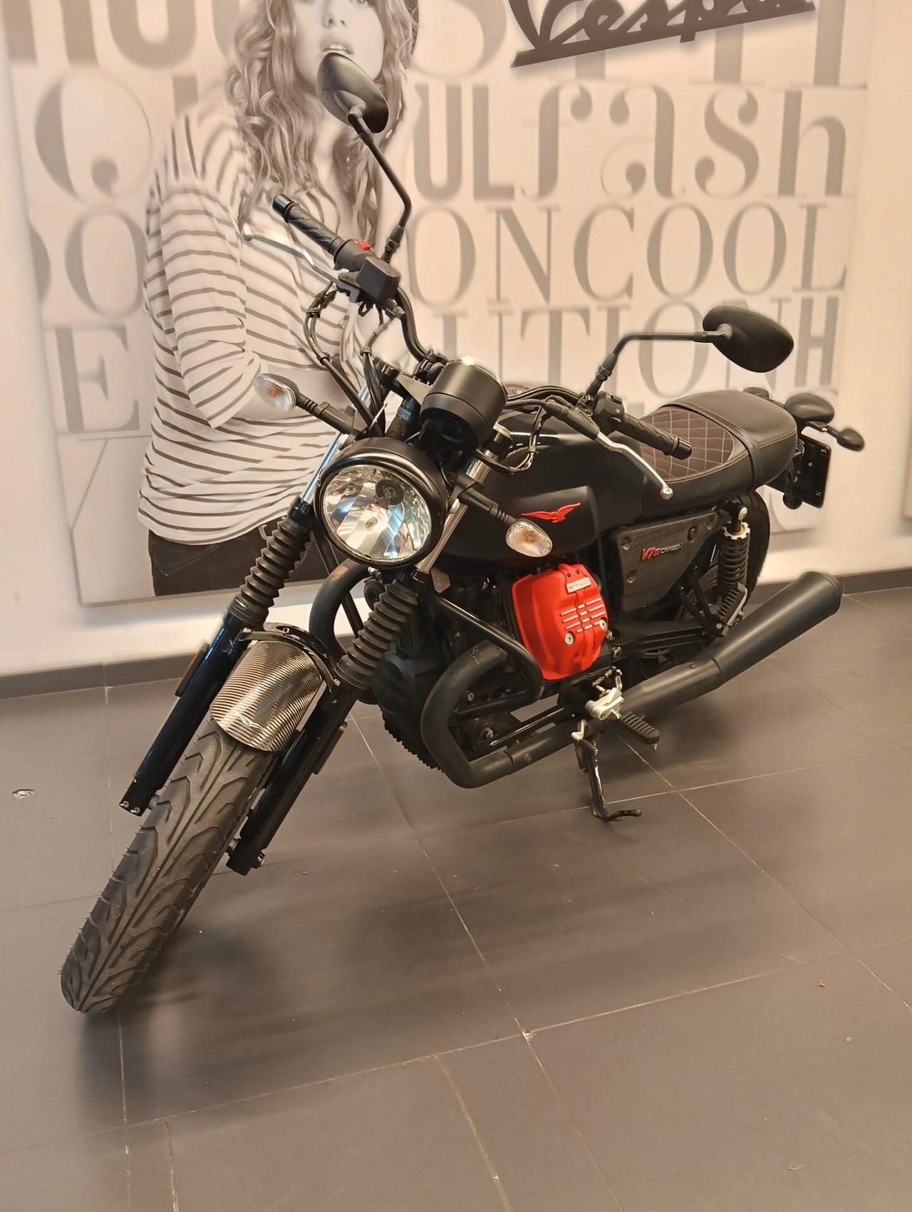 Moto Guzzi V7 III CARBON