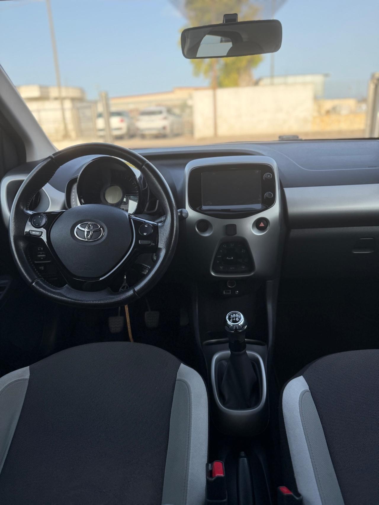 Toyota Aygo 1.0 VVT-i 69 CV 5 porte x-play TSS