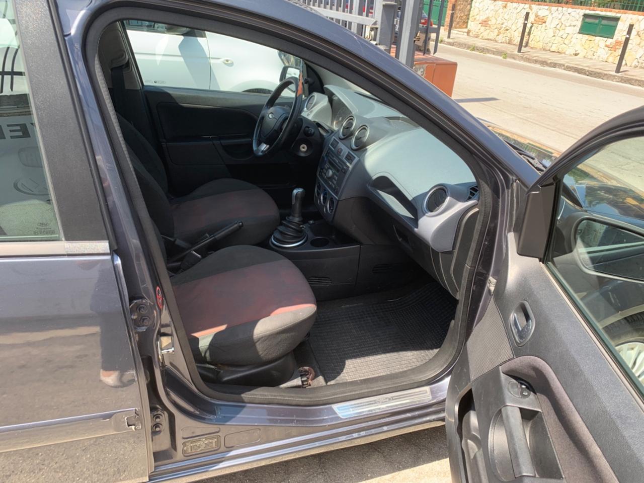 Ford Fiesta 1.4 16V 5p. Ghia