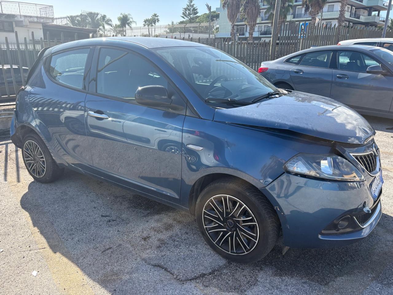 Lancia Ypsilon Firefly Hybrid 70CV Gold