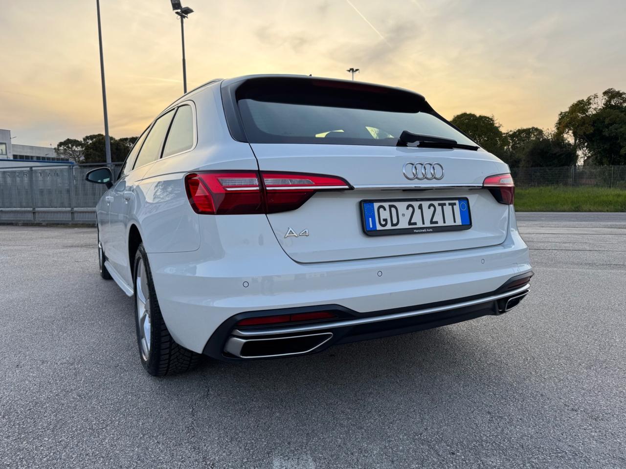 Audi A4 Avant 30 TDI/136 CV S tronic Business Advanced