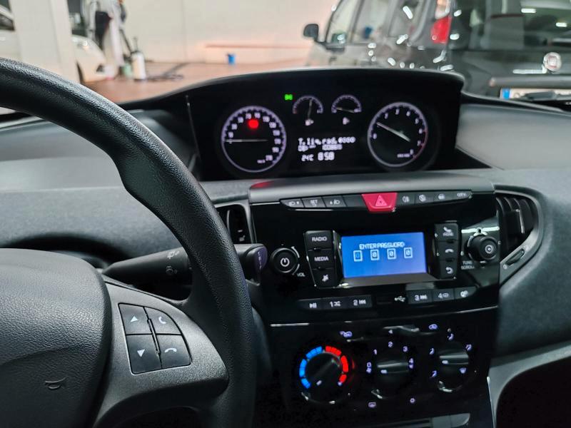 Lancia YPSILON HYBRID "SOLO 10.000 KM"