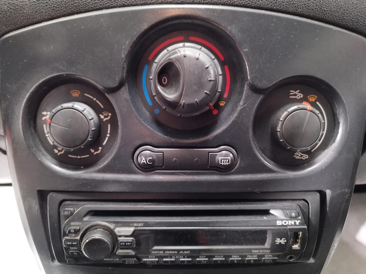 Renault Clio 1.2 16V 3 porte Confort NEOPATENTATI