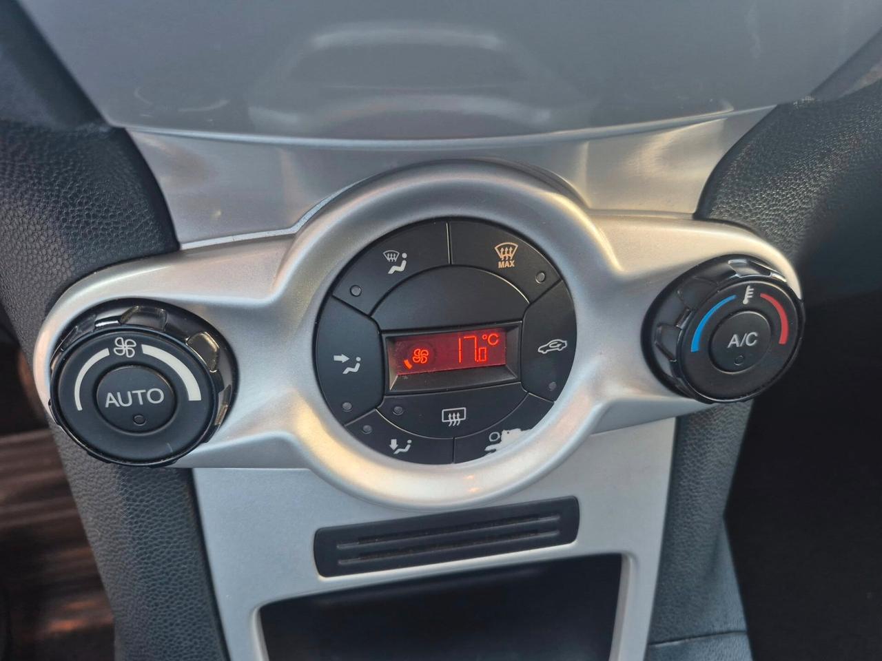 Ford Fiesta 1.4 TDCi 5p. Titanium