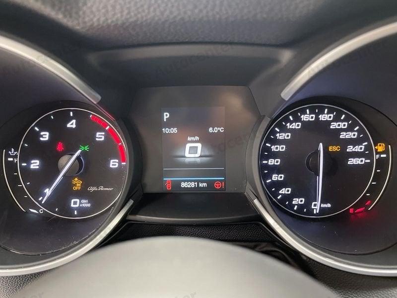 Alfa Romeo Stelvio 2.2 t Business Q4 190cv auto my19